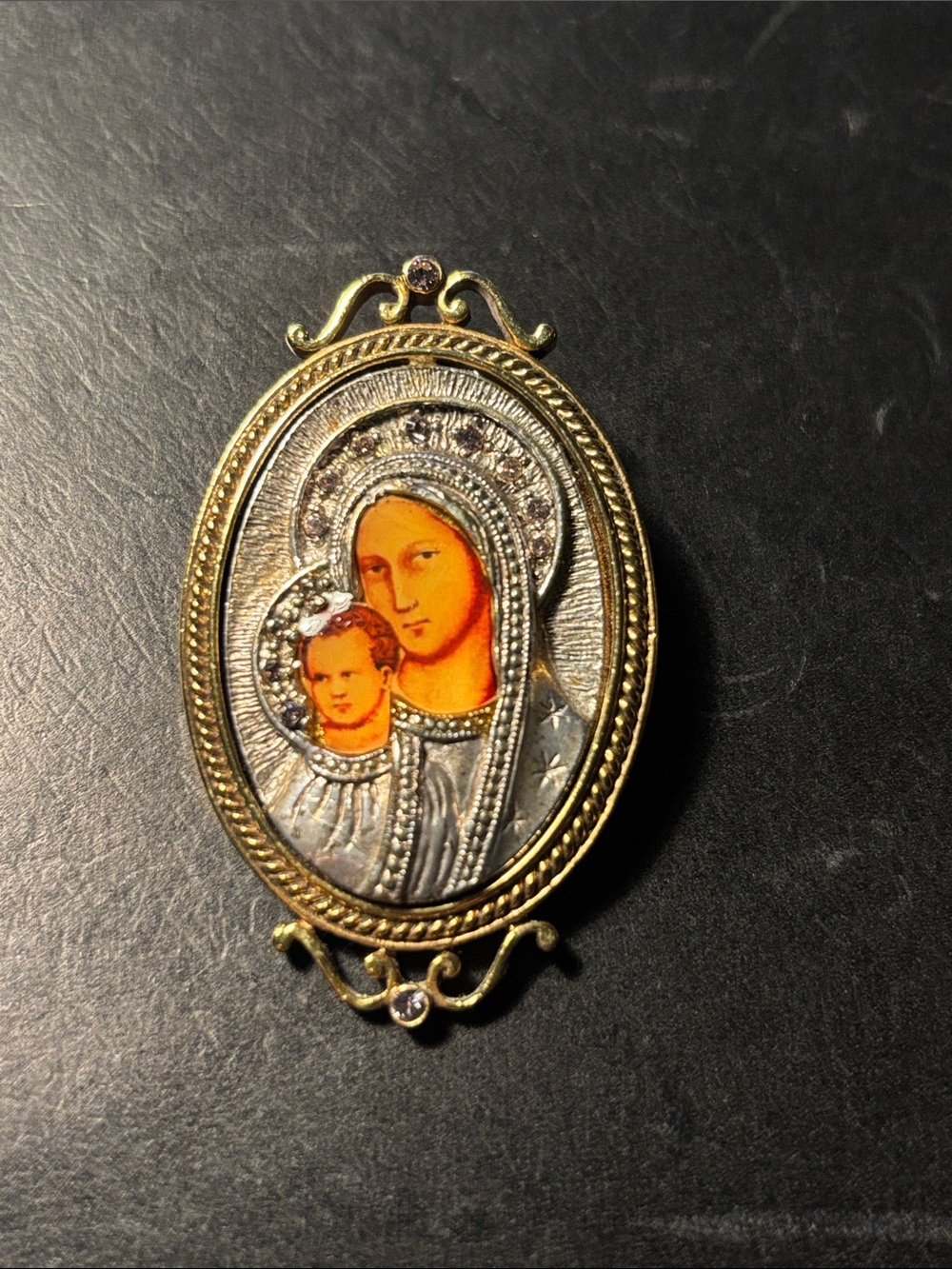 Madonna & child brooch/pin - The Vatican Collection